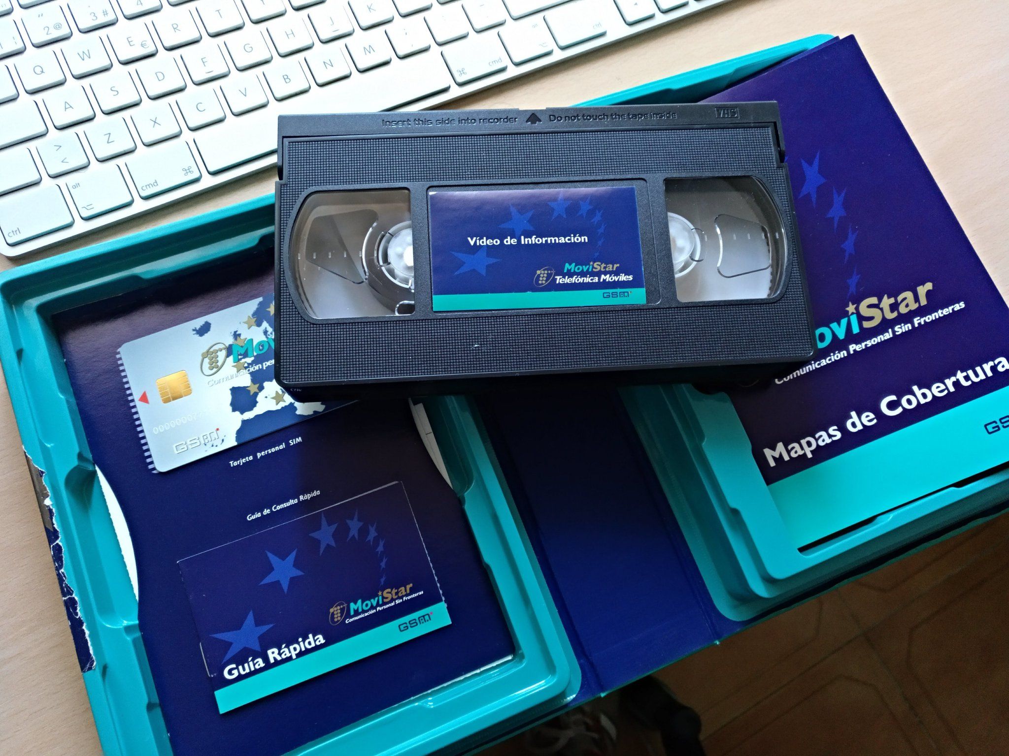 El vídeo que enseñaba a manejar un móvil en 1996