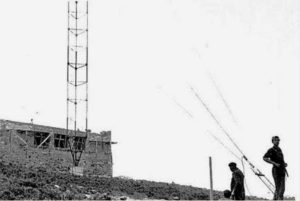 Obras de montaje de la estación emisora.